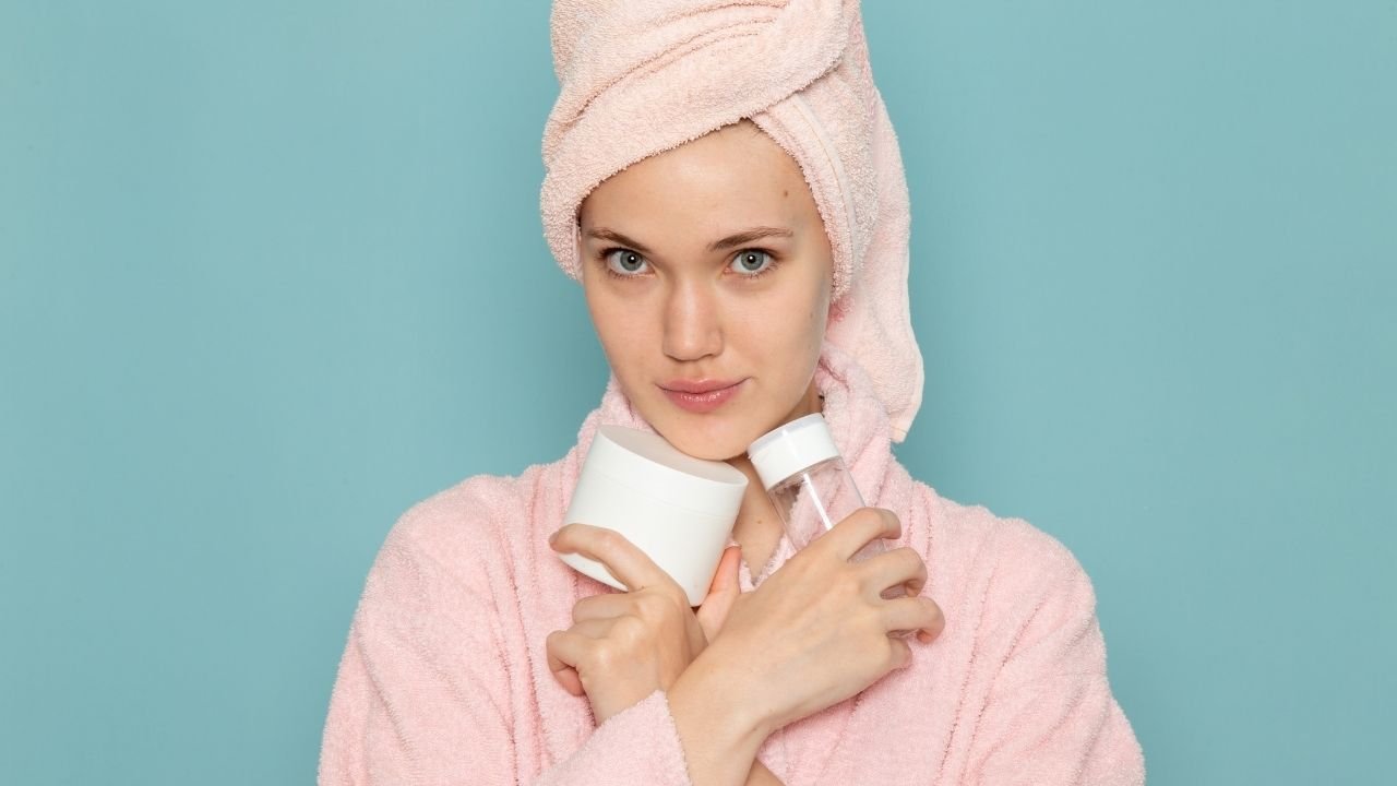 Moisturizer Suggestions for Dry Skin (Winter & Summer Guide) 3 Winter Moisturizer Suggestions